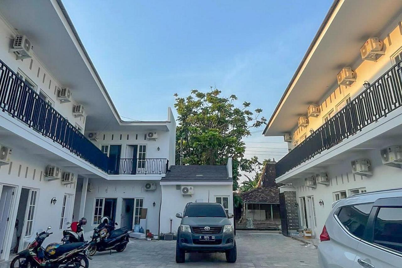 Hotel Tritisan House Redpartner Kudus
